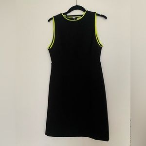 ALICE + OLIVIA
Colin Black Neon Yellow Trim Sleeveless Mini Sheath Dress 4 $256